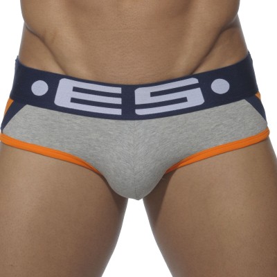 Brief ES Collection UN080