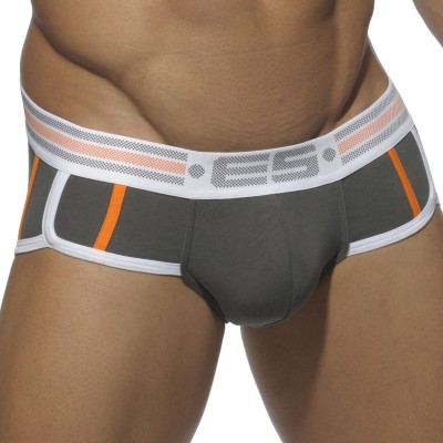 Brief ES Collection UN063