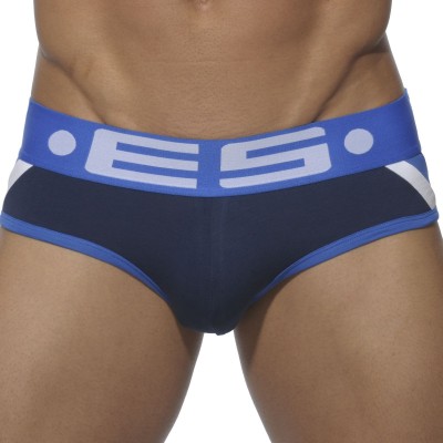 Brief ES Collection UN080